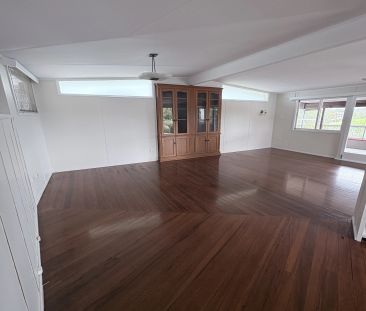 Recently Refurbished 4-Bedroom Duplex with Park & City Views, Your ... - Photo 1
