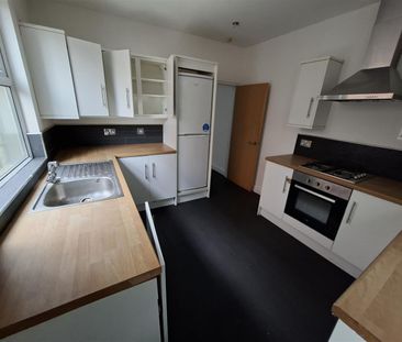 Howard Gardens, Cardiff - Photo 5