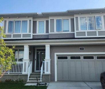 New stunning 2-storey 4bed home — 4 Bedrooms+ Den House - Photo 1