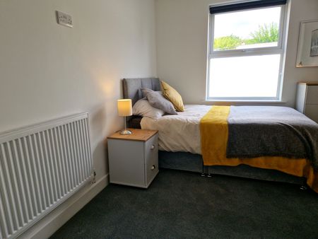 Flat 1 4 - Photo 3