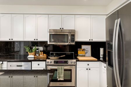 For Lease - 7081 Walworth Court, Mississauga, Ontario - Photo 2