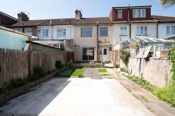 Queens Road, New Malden, KT3 - Photo 1
