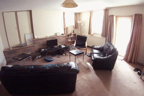 3 bedroom apartment to rent - Photo 1