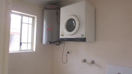 "SPACIOUS TWO BEDROOM UNIT WITH DOUBLE TANDEM GARAGE'' - Photo 2