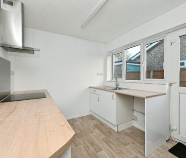 2 bedroom semi-detached bungalow to rent - Photo 4