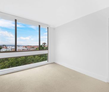 SUPER SPACIOUS APARTMENT! - Photo 2