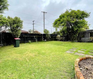 Sunny, Secure Living with Yard & Garage in Mt ... - Photo 1