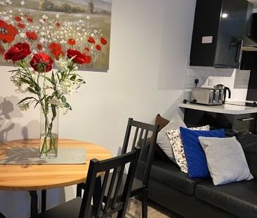 Room in a Shared House, Cromwell Road, SO15 - Photo 1