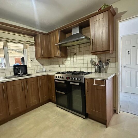 Walton Crescent, Blackburn - Photo 1