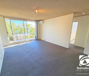 Spacious 2 Bedroom Unit with Remote Garage + Storeroom - Photo 1