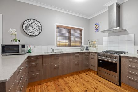 Convenience At Your Doorstep - Photo 5