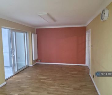 6 bedroom semi-detached house to rent - Photo 1