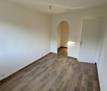 Location Appartement 3 pièces 60m² MARSEILLE 9ème - Photo 6