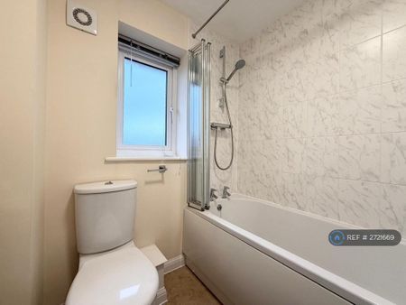 3 bedroom terraced house to rent - Photo 3