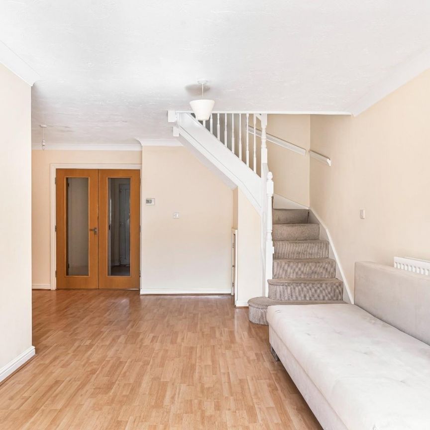 5 bedroom House To Let Total Size: 1299 SQ FT - Photo 1