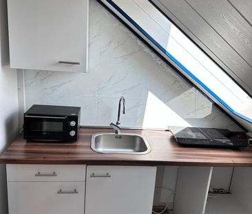 Einen Zimmer mit Küche nur (Bad und Wc )sind gemeinsam - Foto 1