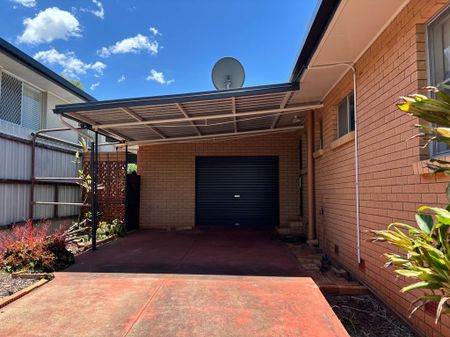 Comfortable 3-Bedroom Home with Air Conditioning and Sunroom - Photo 5
