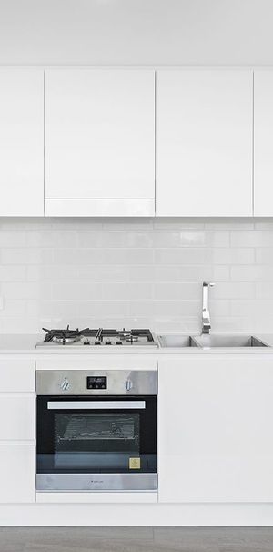 Stylish and bright unit close to the shopping heart - Photo 1