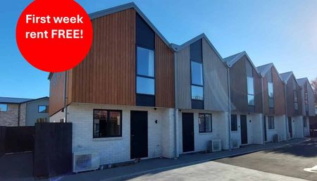 Modern Townhouse With Lovely Outlook! - Photo 5