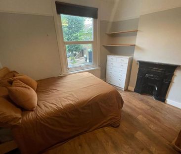 3 bedroom end of terrace house to rent - Photo 4