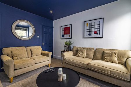 4 bedroom terraced house to rent - Photo 3