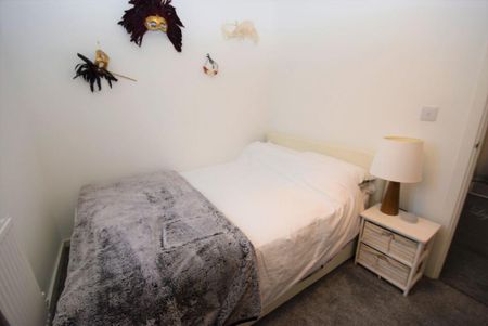 3 bedroom semi-detached house to rent - Photo 4