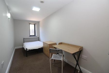 6 bedroom flat to rent - Photo 5
