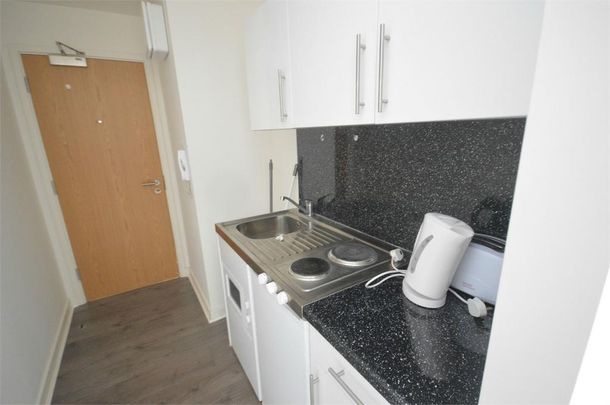 Studio to rent - Photo 1