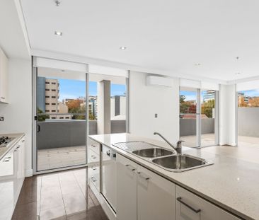 Oversized CBD Apartment - Photo 4