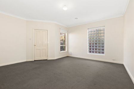 Low Maintenance Beauty - Photo 5