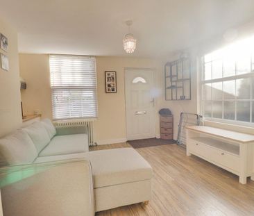 1 bedroom character property to rent - Photo 2