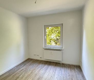 Kleine, modernisierte 3 ZKB-Wohnung mit Balkon - Foto 2