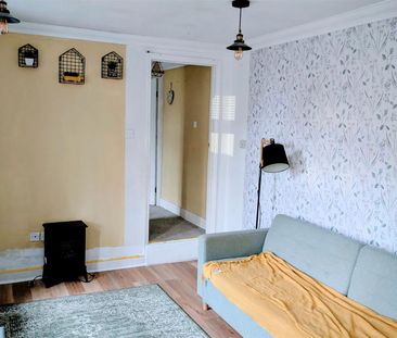 Priory Avenue, High Wycombe - Photo 3