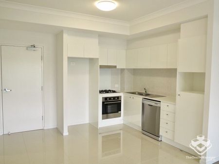 Spacious one bedroom apartment close to all convenience! - Photo 4