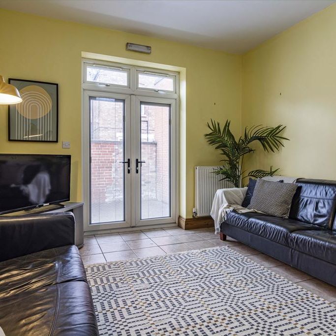 6 bedroom house to rent - Photo 1