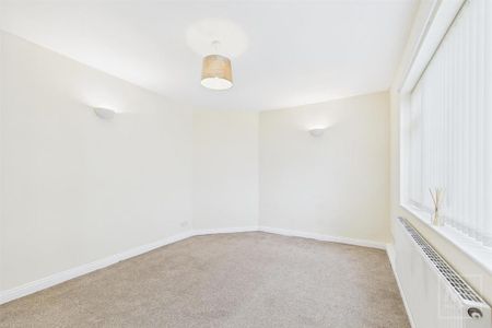 3 bedroom detached bungalow to rent - Photo 3