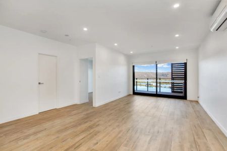 “Sleek Waterfront Luxury in the Heart of Gosford” - Photo 3