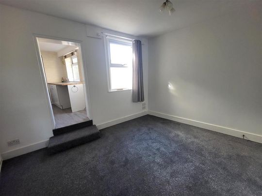 2 bedroom end of terrace house to rent - Photo 1