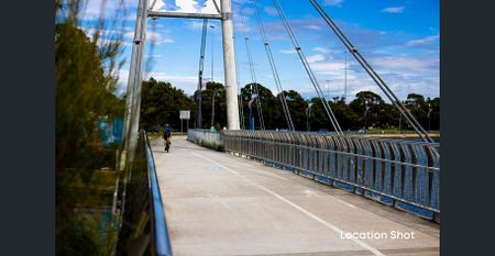 Light-filled family home in central location - Photo 2