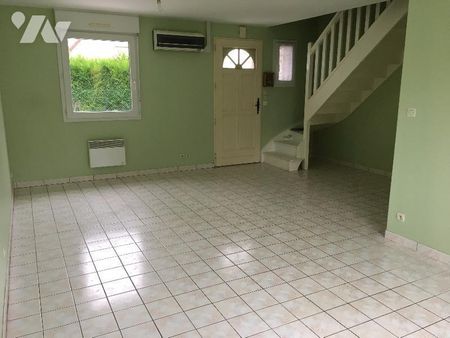 A LOUER MAISON INDIVIDUELLE, comprenant au RDC: séjour, cuisine équipée, chambre, salle de bain... - Photo 2