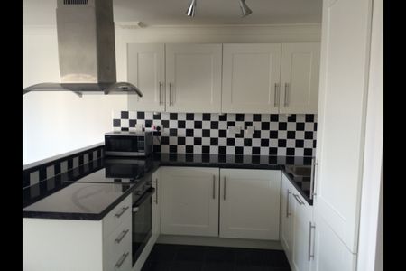 1 Bed Flat, Whiteadder Way, E14 - Photo 4