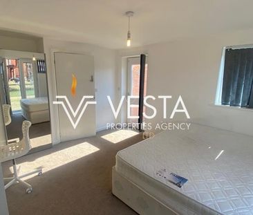 4 bedroom detached house to rent - Photo 3