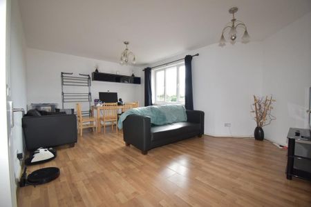 2 bedroom flat to rent - Photo 2