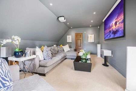 6 bedroom detached house to rent - Photo 5