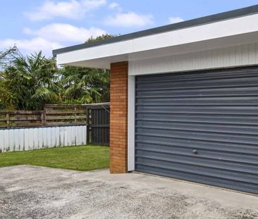 Charming Two Bedroom Unit - Photo 3