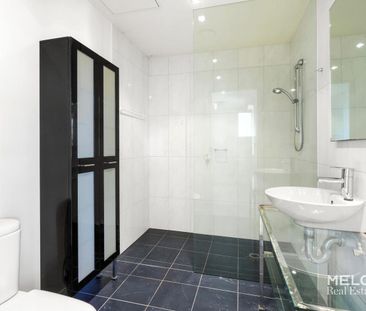 ONE-BED PLUS STUDY ON RUSSELL ST - UNFURNISHED - Photo 5