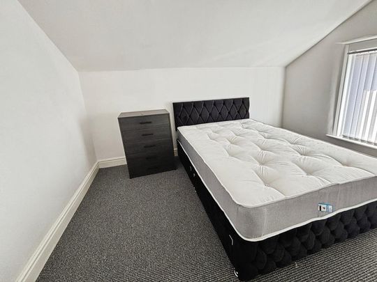 4 bedroom terraced house to rent - Photo 1
