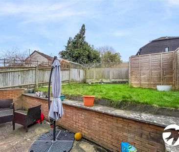 4 bedroom semi-detached house to rent - Photo 3