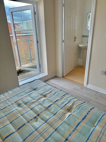 3 Bed Flat, Oriana Court, CR2 - Photo 2
