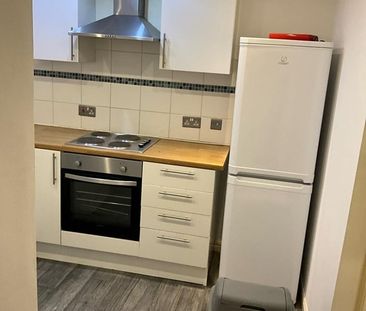 1 Bed Flat, Dickenson Road, M13 - Photo 3